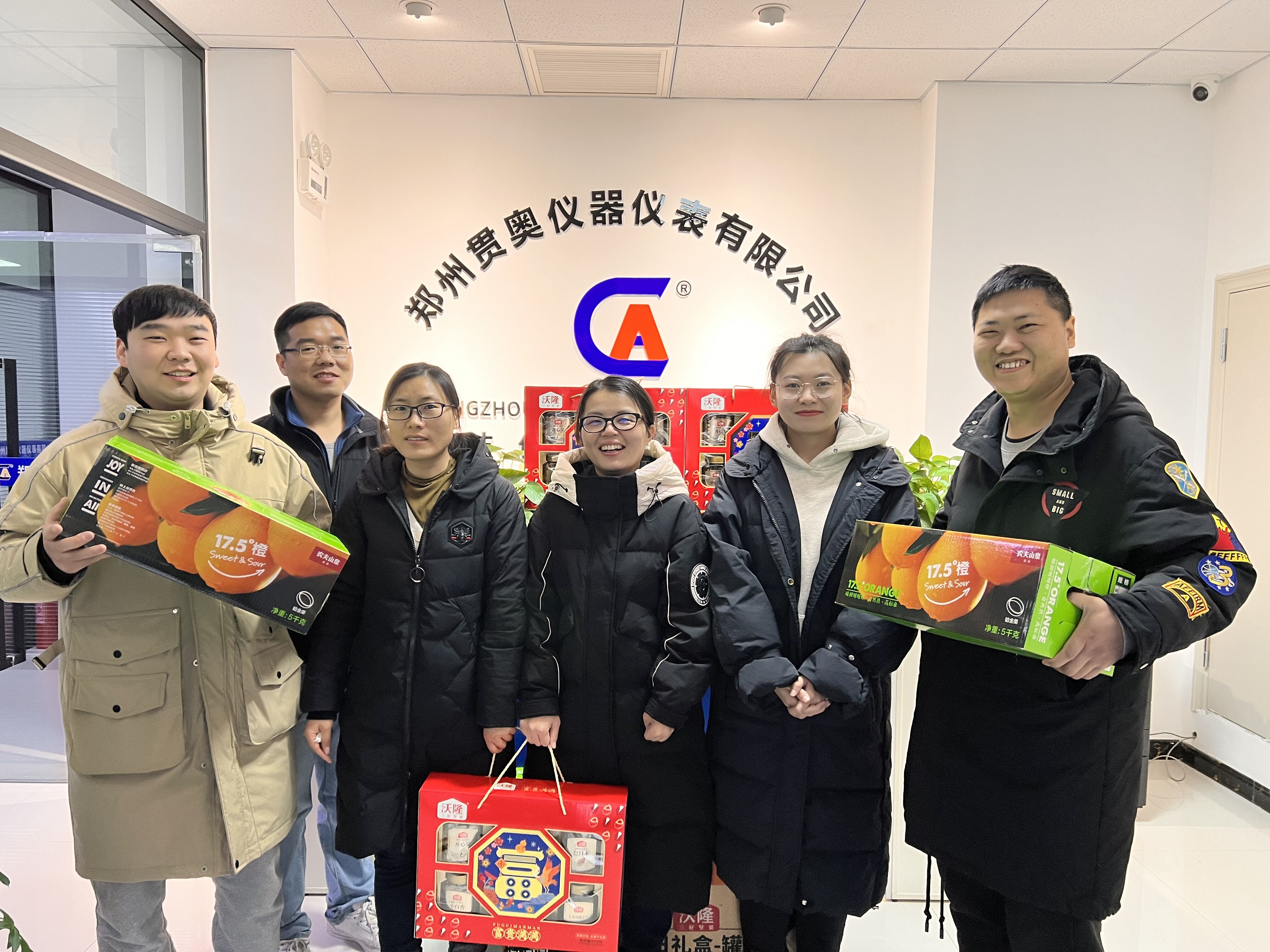 貫奧儀器儀表員工領去春節(jié)福利 貫奧儀器儀表員工領去春節(jié)福利